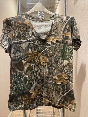 Magellan Outdoors Girls' Short Sleeve V-Neck Camo Tee in Green and Brown